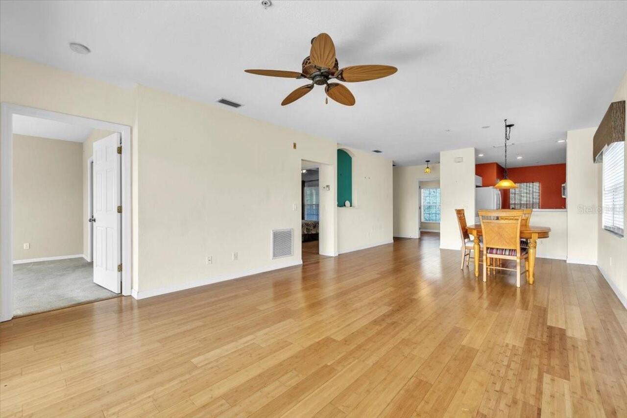 Listing Photo 12