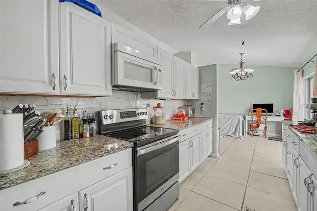 Listing Photo 11