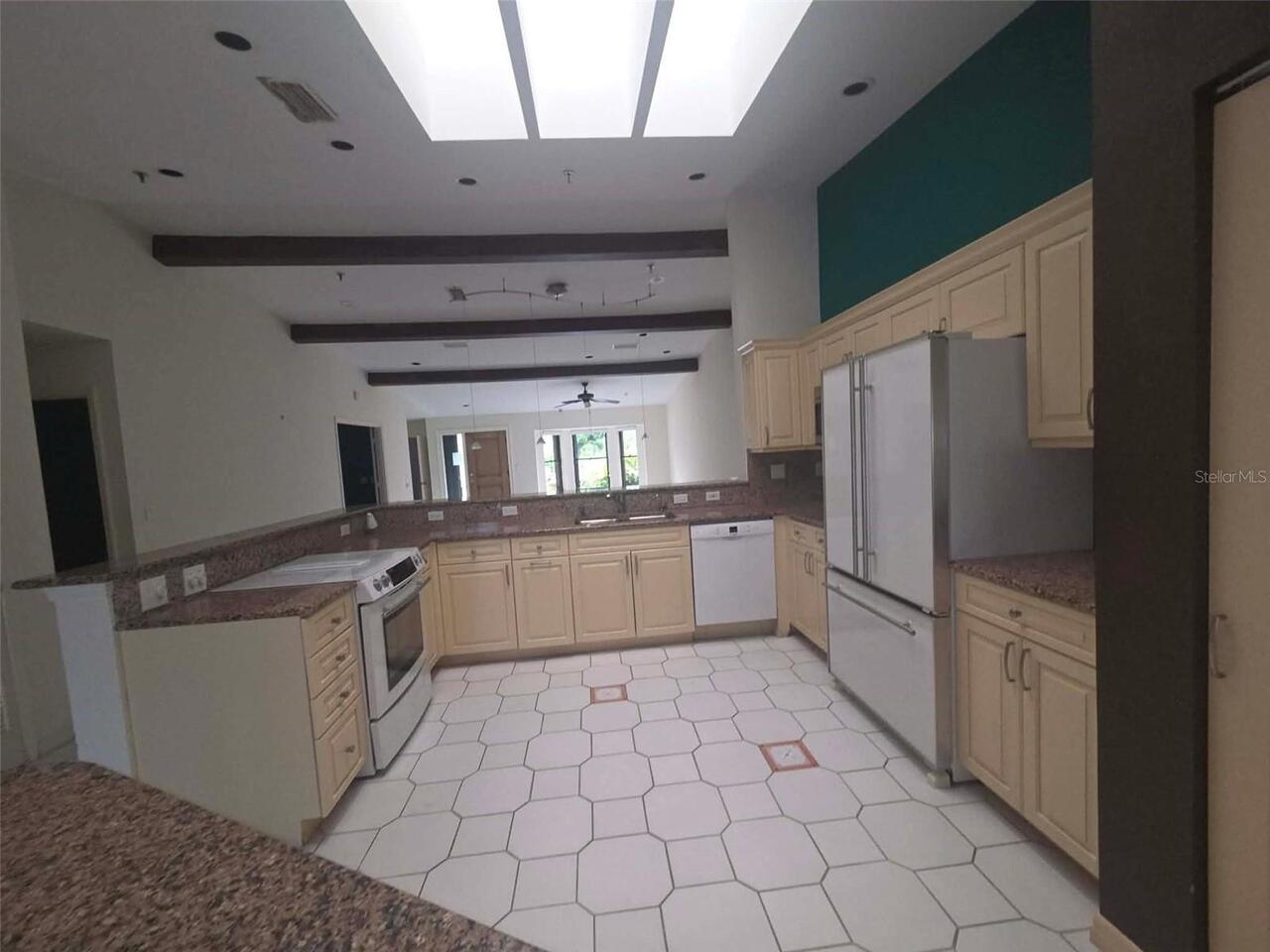 Listing Photo 10