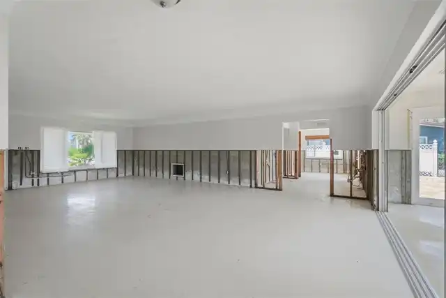 Listing Photo 14