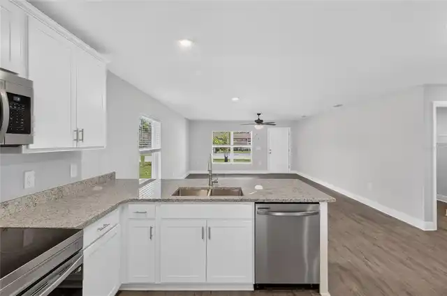 Listing Photo 11
