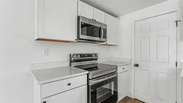 Listing Photo 8