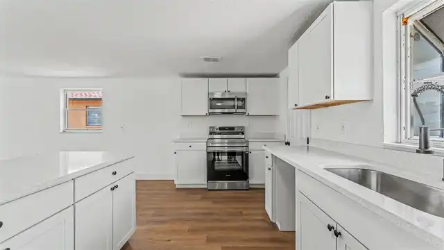 Listing Photo 10