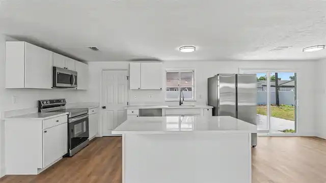 Listing Photo 12