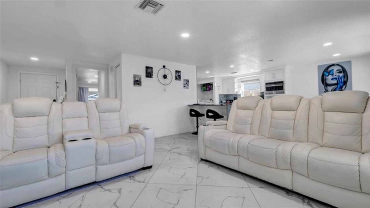 Listing Photo 8
