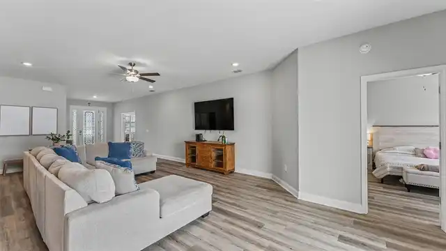Listing Photo 7