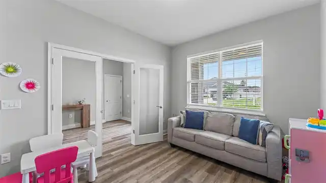 Listing Photo 8