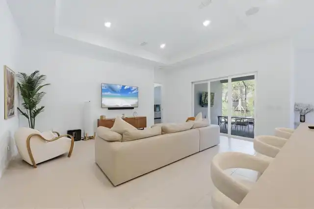 Listing Photo 8