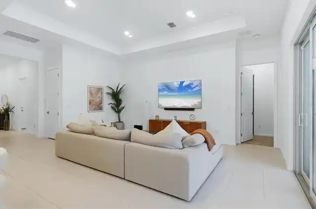 Listing Photo 9