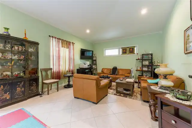 Listing Photo 9