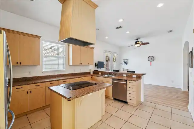 Listing Photo 6