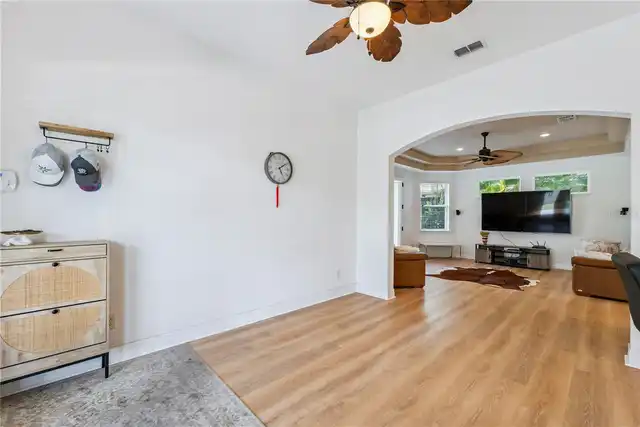 Listing Photo 9