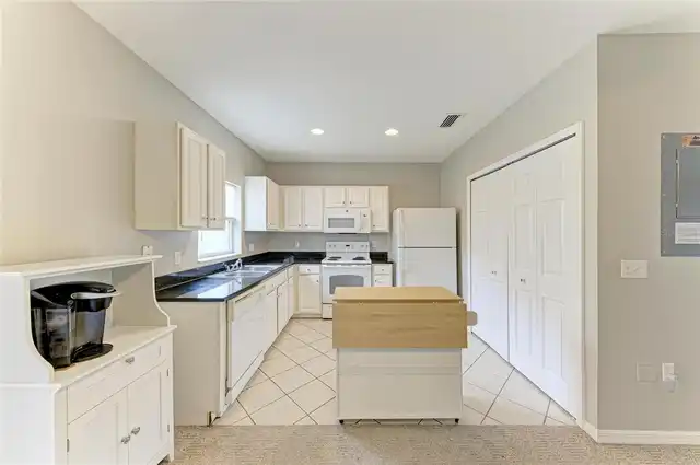 Listing Photo 12