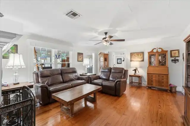Listing Photo 8