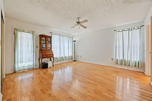 Listing Photo 17