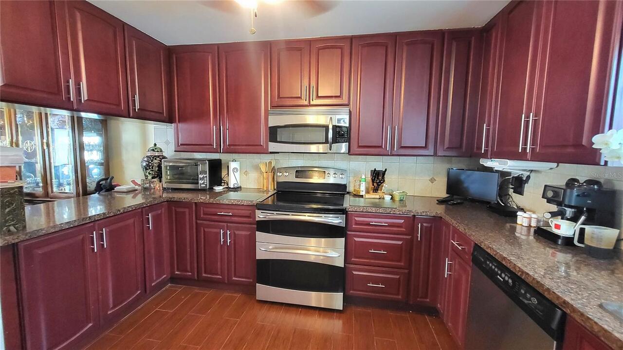 Listing Photo 8