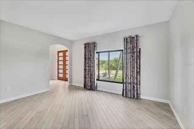 Listing Photo 8