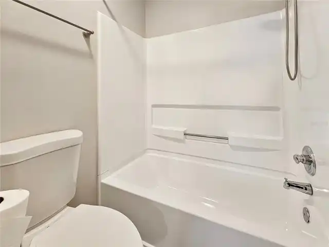 Listing Photo 8