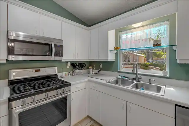 Listing Photo 9