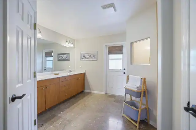 Listing Photo 23