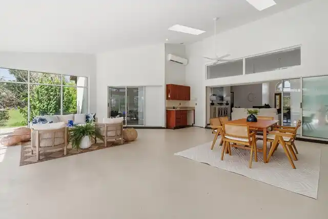 Listing Photo 11