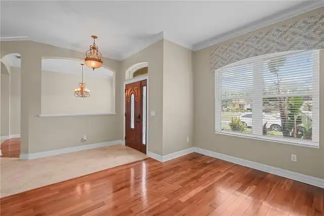 Listing Photo 11