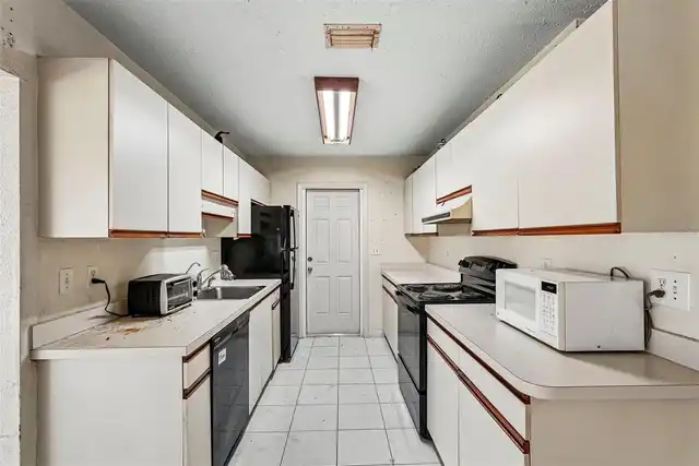 Listing Photo 10