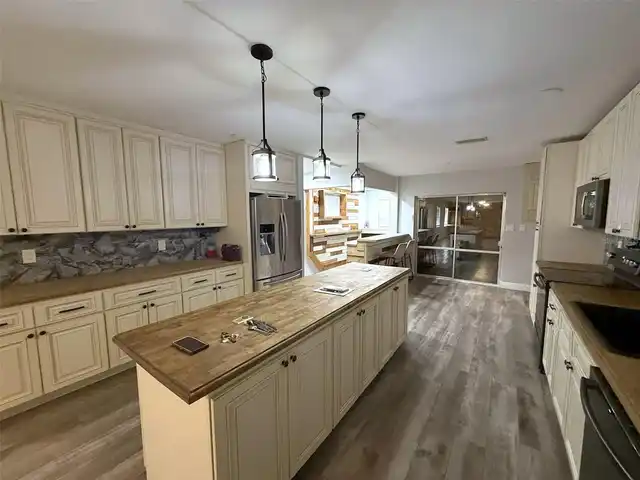 Listing Photo 8
