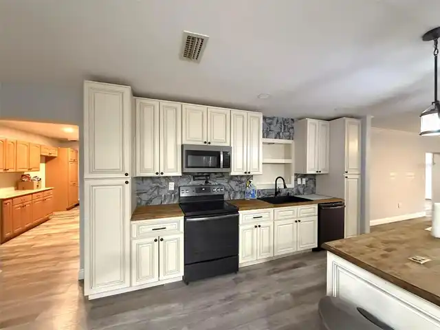 Listing Photo 10