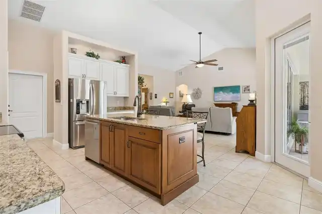 Listing Photo 12