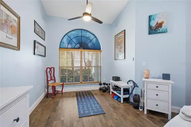 Listing Photo 9