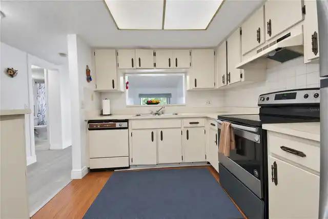 Listing Photo 9