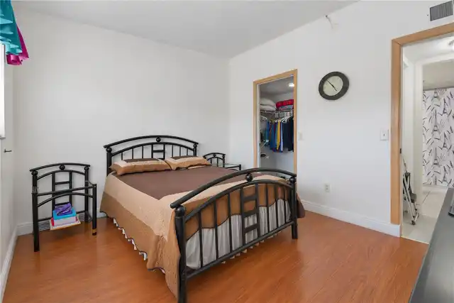 Listing Photo 12