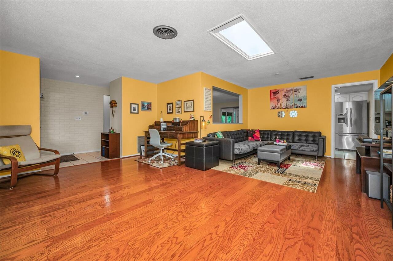 Listing Photo 8