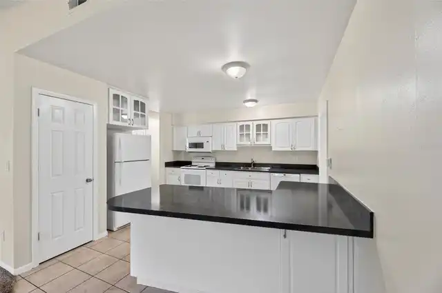 Listing Photo 11