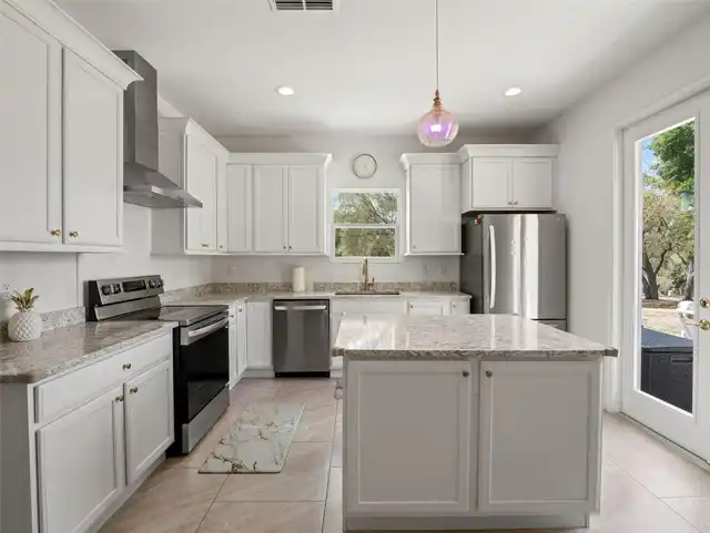 Listing Photo 11