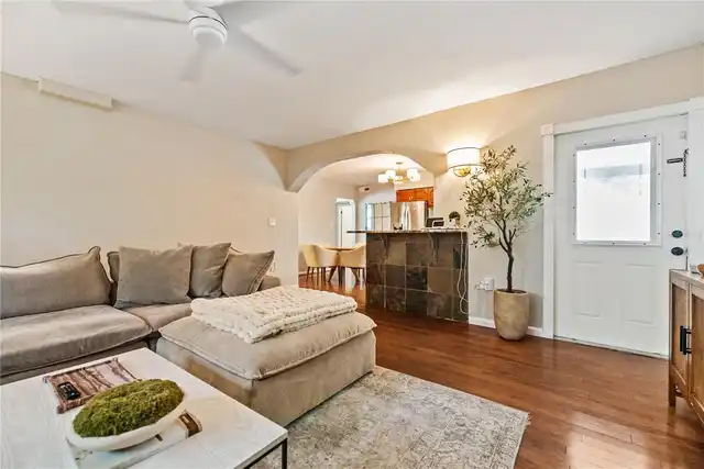 Listing Photo 11