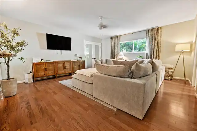 Listing Photo 12