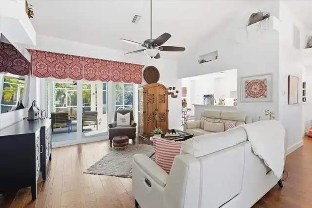 Listing Photo 8