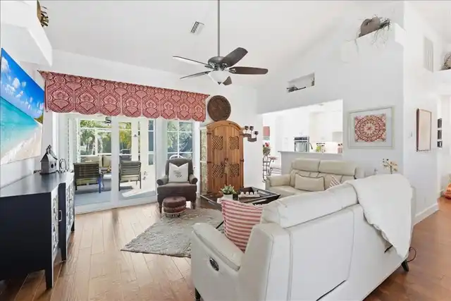 Listing Photo 9