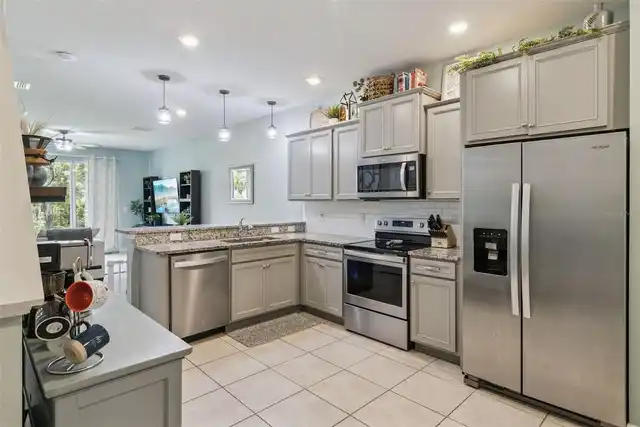 Listing Photo 11