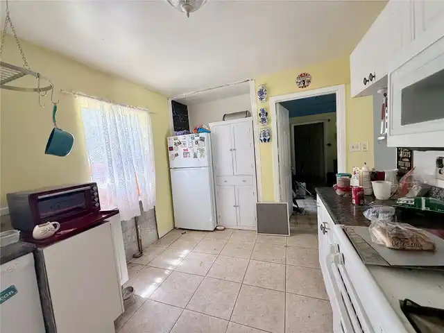 Listing Photo 6