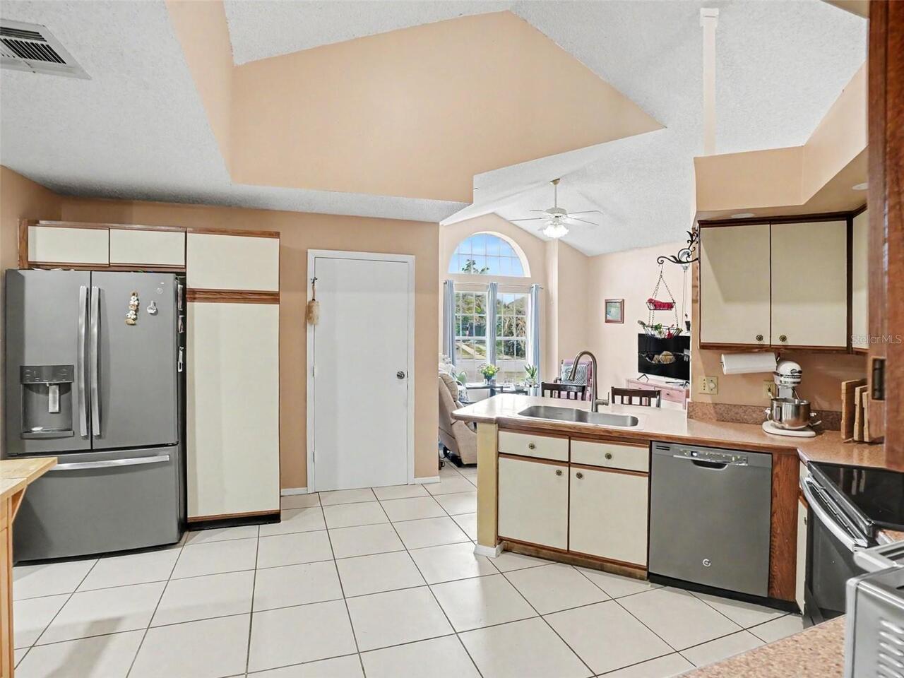 Listing Photo 11