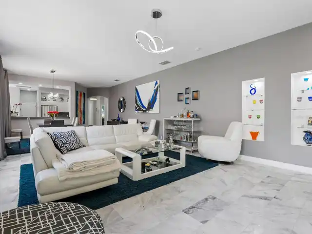 Listing Photo 10