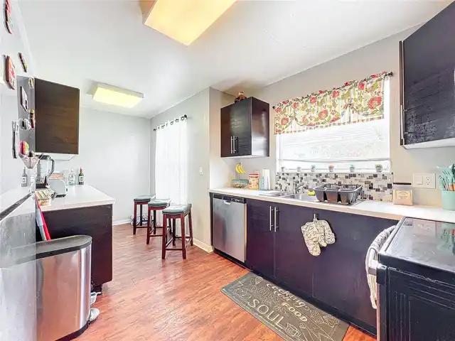 Listing Photo 12