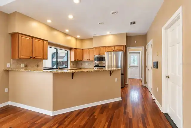 Listing Photo 10