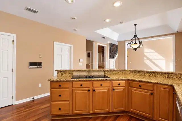 Listing Photo 12