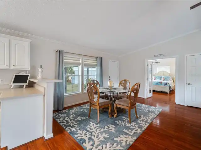 Listing Photo 11