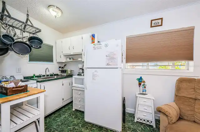 Listing Photo 12
