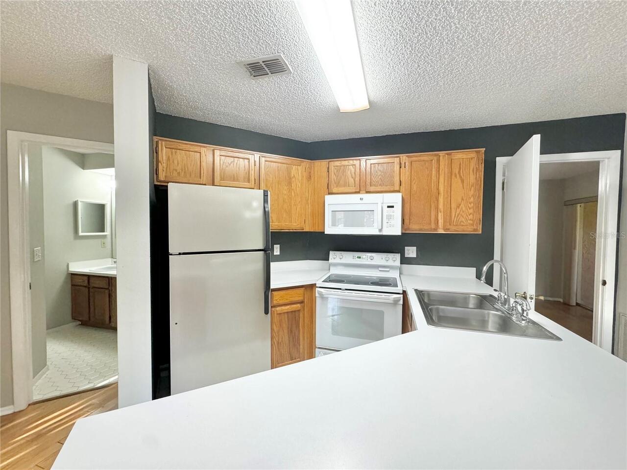Listing Photo 8
